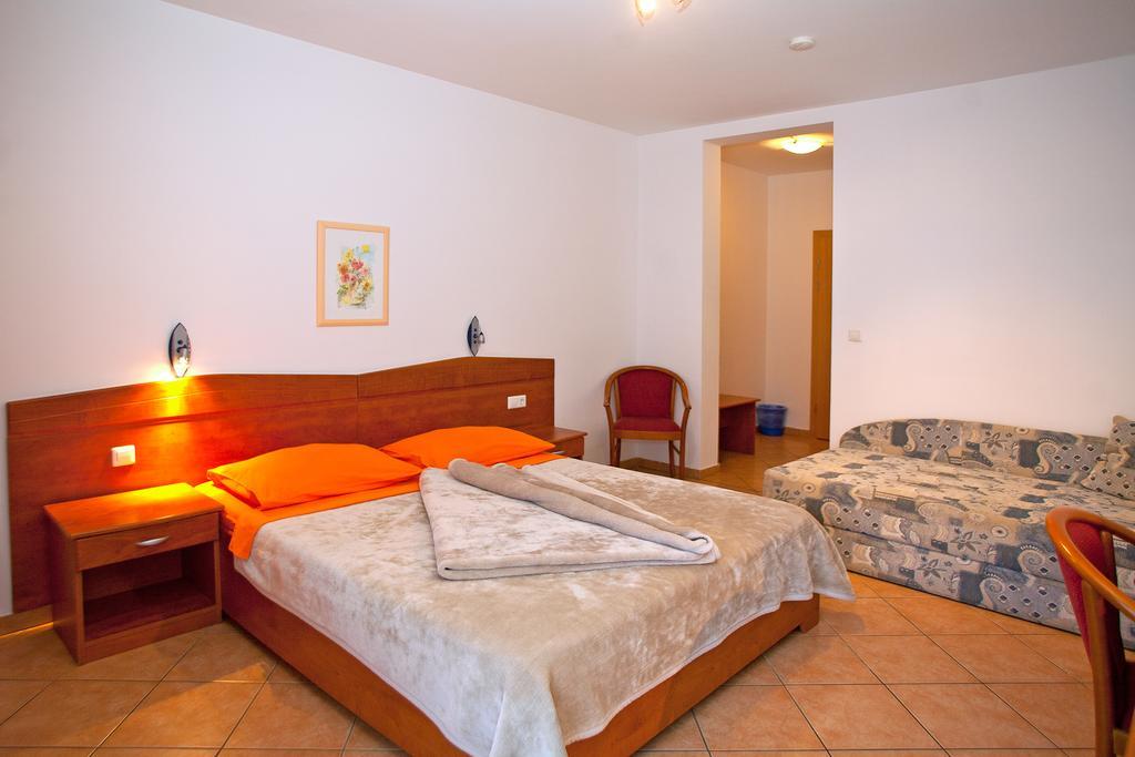 Guesthouse Villa Adria Malinska Kültér fotó