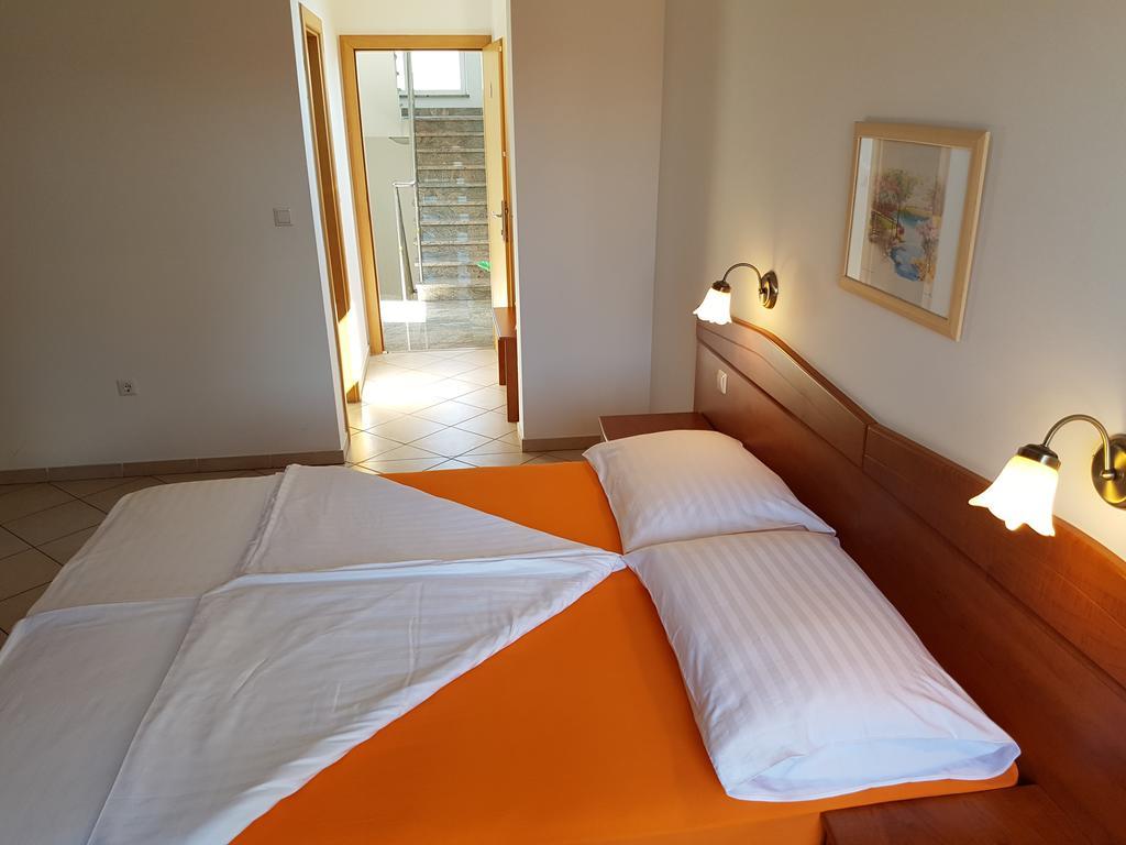 Guesthouse Villa Adria Malinska Kültér fotó
